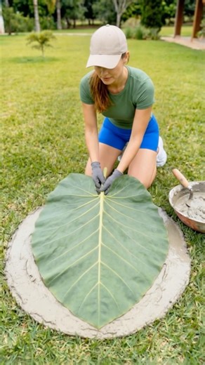 Build you Own Stepping Stone from Real Leaf Mold #diyprojects #backyarddesign #steppingstones