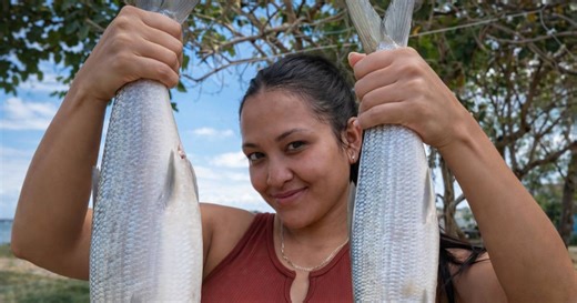 "In Cuba, fishing is illegal": Cuban woman sparks debate on social media as she prepares recipes with mackerel
