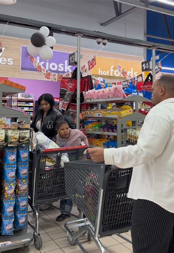 My man het gepay! 🙂‍↔️🛒 Kom shopping saam my en my sopnat familie 💦❤️ #mikyallharris #sopnat #fyp #sama28 #shoppinghaul