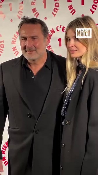 Alice Taglioni & Laurent Delahousse, Gilles Lellouche & Alizée Guinochet… Les couples prennent la pose en arrivant au dîner caritatif de l’association « Un rien c’est tout » organisé ce jeudi aux Invalides. 🎥 @leabitton | Paris Match