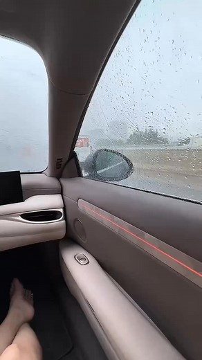 This must be magic! The "Screen Raindrop Vanishing Technique" – IM's original rainy night mode. Just tell me: is it practical? And is it safe?#MGIM #MG #IM6 #IM5 #Rainynightmodel | Steven Xu