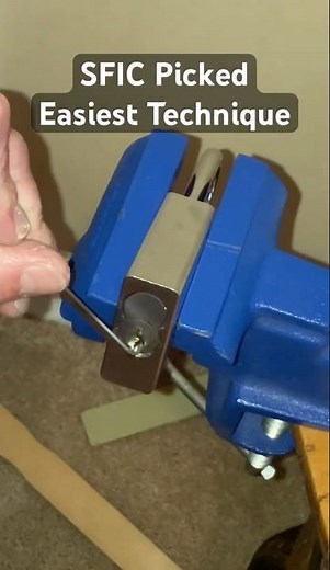 A.L. SFIC Easily Opened Wrong Direction then Plug Spun #lockpicking #locksport ‪@sandman_locksport‬