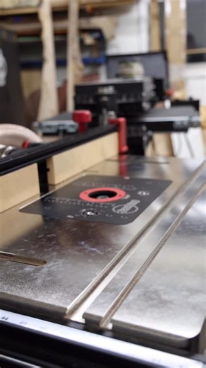 Zakk Hess on Instagram: "These Quadra-Cut bits from @freudtools are something else. Where most traditional bits have two cutters, these bits have FOUR. Two for up shear cutting, and two for down shear cutting. This unique design leaves not only an incredibly smooth surface, but also provides far less resistance through the cut, and excellent chip ejection. Not sure I’ll ever want to use a traditional two cutter bit again."