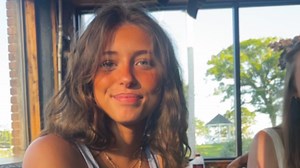 Evelyn Smith Smiling / Evelynsmithhhhh Stare | Know Your Meme