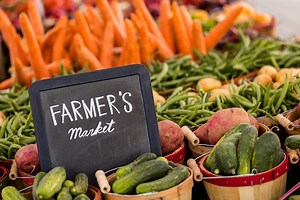 20 Benefits of Shopping at a Farmers’ Market vs the Supermarket