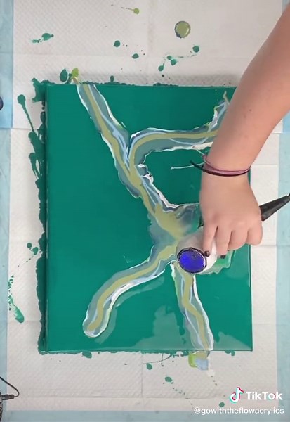 Finally getting back into painting after a crazy few weeks and it feels great! 🪴 💚 #fluidart #acrylicpourart #acrylicpour #fyp #paintpouring #art