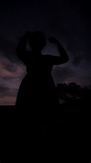 Shaky | Silhoutte Dance | #DanceShorts