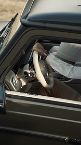 She is elegant. Unique. Irreplaceable. Give her something that reflects her. Our Ecuadorian roses are handpicked and designed to last years, not days. Because ordinary is not enough. | The Million Roses