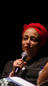 On identity, novelist and writer Zadie Smith talks to Carolina Sanín in our conversation of the week, recorded at Hay Festival Cartagena 2019. | Hay Festival