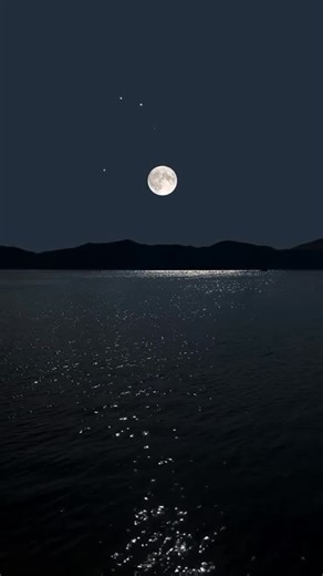 Space moon lovers on Instagram: "A brilliant full moon 🌕 casts its shimmering path across serene waters 🌊with distant mountains ⛰️ silhouetted against the night sky. Simply breathtaking! Artist @nature_cozy_vibe #fullmoon #moonset #moon_awards #moonphotography #moon_of_the_day #quepeladoguate #astrophotography #ig_astrophotography #laluna #lunallena #selenophile #nasa #natgeoshot #natgeospace #spacex #landscapephotography #moonlovers #moon #themoon #selenofilia #astrophoto #natge