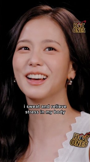 JISOO preps for a show by eating SPICY FOOD? 🥵🔥