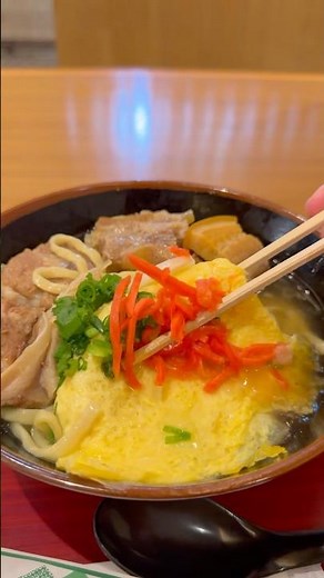 那覇空港にあるケンミン食堂の沖縄そばがソーダ鰹節の出汁がきいててとても美味しかた #那覇空港 #那覇グルメ #沖縄そば
