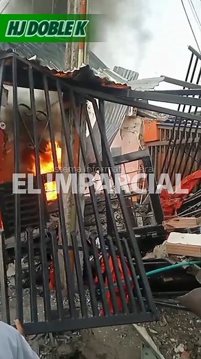 ¡Atención Neiva! Una fuerte explosión sacudió una vivienda en el barrio Acacias, primera etapa, presuntamente por pólvora almacenada en el lugar. Las autoridades informan que al parecer una persona habría perdido la vida. Se adelantan las investigaciones. #Neiva | Hjdoblek Neiva