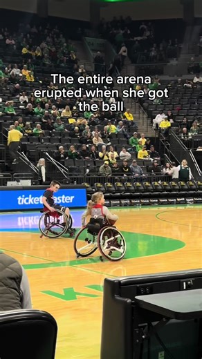 What an amazing experience to be able to watch the entire arena of women’s basketball fans cheer on this little girl! @Oregon Women’s Basketball what a memorable moment! #wheelchairbasketball #younggirl #femaleathlete #womensbasketball #universityoforegon