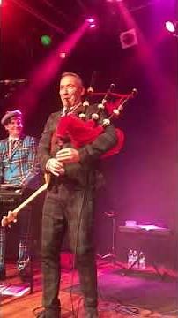 The Wiggles Unusual Commoners Anthony Wiggle playing Bagpipe and Simon Wiggle singing Loch Lomond