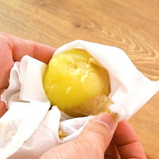 料理の基本！ じゃがいもを茹でてから皮を剥く方法のレシピ動画・作り方 | デリッシュキッチン