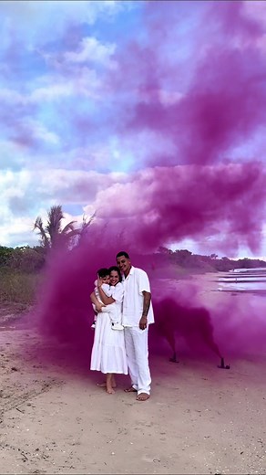 Amazing Smoke bombs gender reveal at Miami beach.💕✨🏖️ #genderrevealparty #genderreveal #genderrevealideas #revelaciondegenero #charevelacaoideias #revelaciondesexo #genderrevealmiami #ohbaby #genderreveals