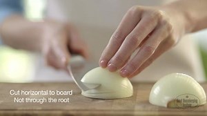 How to chop an onion
