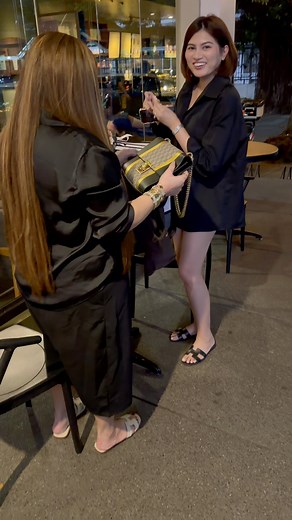 Client meet-up ni Jinky Thompson. Lakas mangbudol!😂✌🏼 Happy customers!🙌🏼 | Scottie Thompson