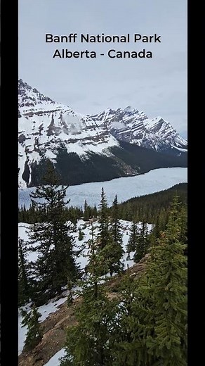 This Lake in Canada Doesn't Look Real 🇨🇦