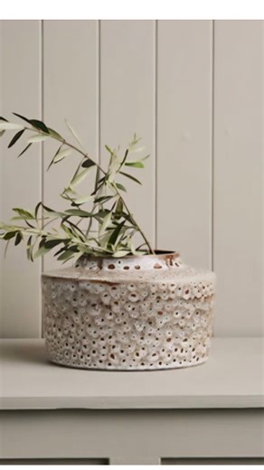 ‎فاطمه زینالی | پاپیه ماشه | مجسمه ساز‎ on Instagram‎: "آقای سیبیل که از ظرف سس ساخته شد😊 چطورشد؟ نظرتون رو برام کامنت کنید😉 @ziba_love.art . . . لایک های شما انرژی ماست❤️ . . @ziba_love.art . . #بازیافت_خلاق #ایده #خلاقیت_هنری"‎