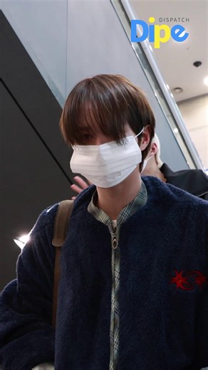 Seeing TWS this close… could you really just walk past? 👀💥 #TWS #투어스 #kpop #dispatch Get a Free K-pop Postcard :👉https:// www.dipebeta.app/ | dispatch news