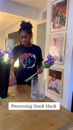 How do you process your Stock flowers? Let me know if you want more content like this! . . #floristlife #floristtips #smallbusiness #floristsoftiktok #foryoupage