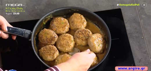 Ζουμερά μπιφτέκια γεμιστά με λεμονάτη σάλτσα από την Αργυρώ Μπαρμπαρίγου - ΤΑ ΝΕΑ