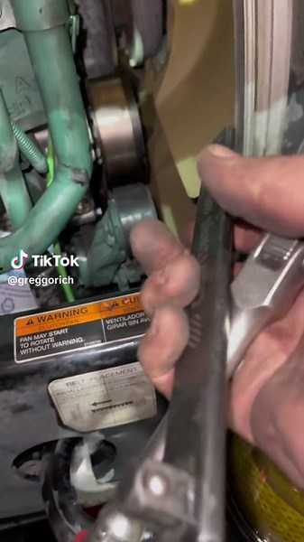 #ease remove/install fan belt on D13 volvo engine#tiktok mechanic #heavy duty diesel mechanic #hack