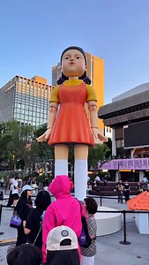 10K reactions · 149 shares | Yes, you can actually play Red Light, Green Light with Young-hee  Head to Gwanghwamun Square and face off with the giant doll from Squid Game! Make it to the finish line… and you might even win some prizes  The game is on—are you in? #SquidGameExperience #YoungheeChallenge #Gwanghwamun #오징어게임체험 #RedLightGreenLight #KContentWeek #SeoulFun | Hristo Georgiev | Facebook