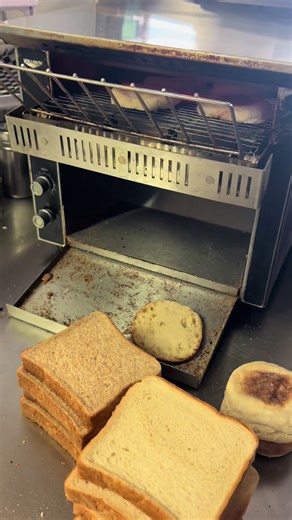 Preparing a timed order for a group work breakfast meeting…blt’s, grilled bacon & cheese and breakfast muffins with two trays of our homefries and smoked meat hash. Think of us for your next function. We would love to cater it for you. #johnnypastramis #johnnypastramisontariost #stcatharines #pastrami #niagaracollege #brockuniversity #johnnypastramisbreakfastandlunch #diner #catering