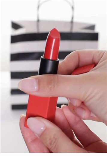 Hurry! It’s the last day to save on Hung Vanngo Beauty at @Sephora ❤️💄 20% off for Rouge: 10.31 - 11.10 15% off for VIB: 11.4 - 11.10 10% off for Insider: 11.4 - 11.10 Use code EVERYTHING at checkout. @Sephora @SephoraCanada