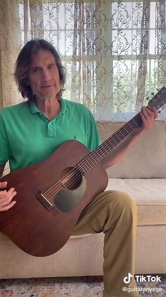 Guitar Tip #2: Best way to hold the guitar to avoid stress on the body #guitartips #guitartok