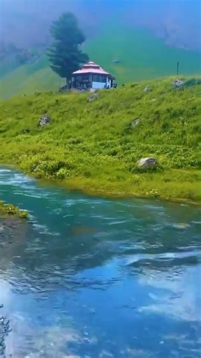 Beautiful view of the beautiful valleys of Pakistan#mountains #travel #vlog #viralshorts #shortsvide
