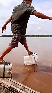 Da,într-adevăr,mersul pe apă e posibil 😳😊#funny #divertisment #parodie #aquasports #watersport #fail | RO media