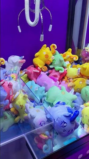 Aphmau Pierce VA Tries Winning a VidCon Claw Game AGAIN #aphmau
