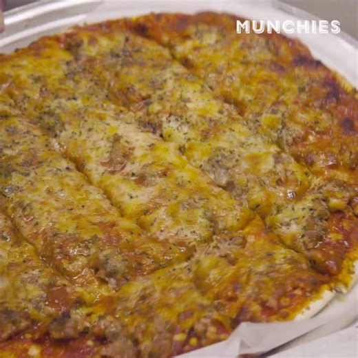 444K views · 4.4K reactions | Turns out Chicago is actually a thin-crust pizza city. | VICE | Facebook
