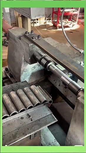 Heavy-Duty Scale Removal Machine Cleaning Rust and Hard Deposits from Steel Rods