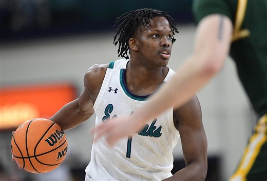 UNCW basketball can't keep momentum vs Dayton in NIT: Score, highlights