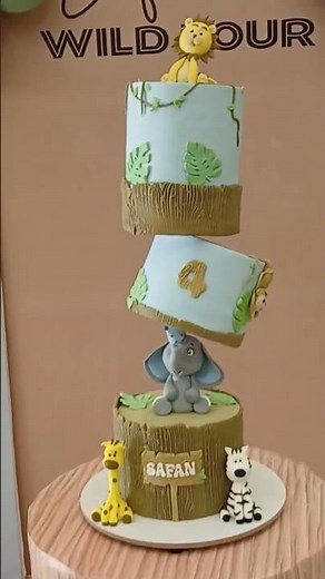 Gravity-Defying Cake | How To Stack an Anti Gravity Cake #shorts @alacakes_art.