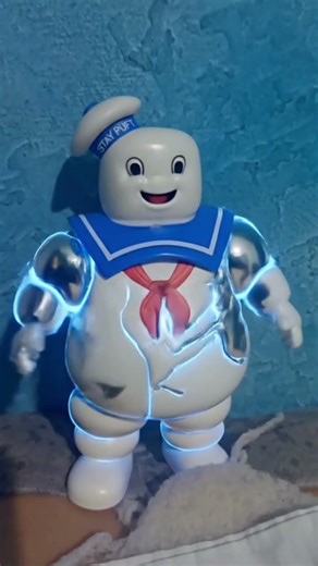 stay puft se transforma en un robot