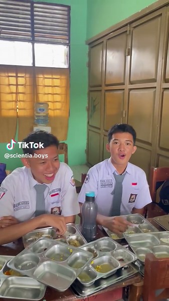 terimakasih pak prabowooo #fyppp #dubelsmakassar #sma12makassar #scientia #makanbergizigratis