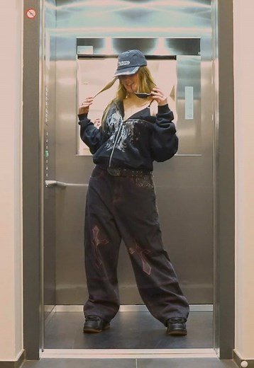 Explore Grunge Style: Shop Streetwear Online