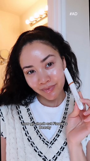 Get ready for smooth skin like never before with the NEW Dermaplane Glo Sonic! 💆‍♀️✨💖 Shop now on @amazon at the link in our bio! #FlawlessPartner | Finishing Touch Flawless