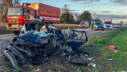Schwerer Unfall bei Kehl: Auto und Lkw krachen frontal zusammen