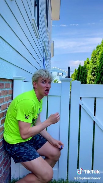 Stephen Sharer (@stephensharer) - Shampoo hair dye prank! Worked SUPER well 🤣