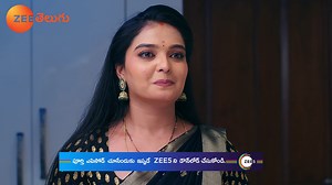 ఆర్య కి హ్యాండ్ ఇచ్చిన అను #AnuAryaSweetRomance #PremaEnthaMadhuram #ZeeOnTheGo Watch Anytime, Anywhere on ZEE5 - https://zee5.onelink.me/RlQq/ftelDownloadZEE5App | Zee Telugu
