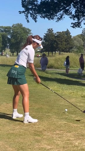Queen of the greens! 👑⛳️ | Love Women's Golf Swings
