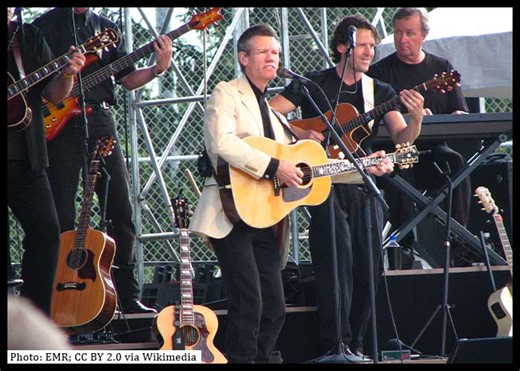 Randy Travis Shares New Holiday Song 'Where My Heart Is'