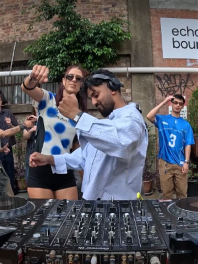 puerto rico through the speakers 🇵🇷🔊 @varnansuresh Follow us over on IG (@thefamilytrree.bne) to join our community 🤞🏽 #familytreebne #dayparty #globalsounds